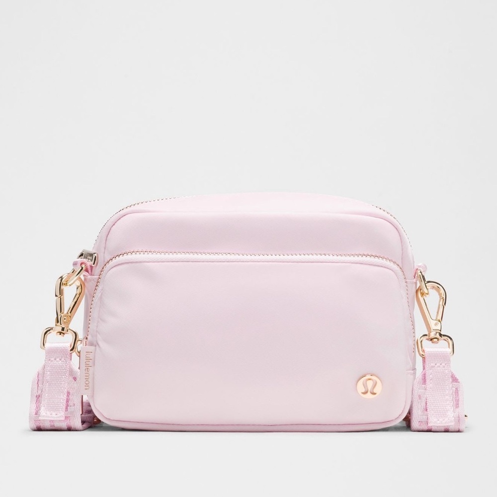 Lululemon Everywhere Crossbody Bag 2L Monogram Metallic Blissful Pink/Gold - Picture 5 of 7